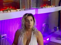 I am a hot and sensual model always in the mood to have fun with you on cam