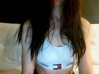 Beschreibung für Personen über 30: Ich bin Tierärztin, ichliebe es zu kochen und Kuchen zu backen. Ich bin freundlich, ausgeglichen und weiß, wie man sich benimmt. Und Kopfschmerzen habe ich nie {puścić oczko}Beschreibung für Jüngere: Ich tanze gerne, mache Quatsch, kippe ein Bier in 3 Sekunden und kann die ganze Nacht durchvögeln.