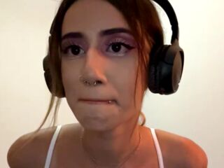 camwhore masturbating with sextoy JulySapphire