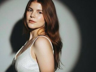 topless cam girl OliviaaRothwel