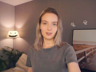 camgirl masturbating with vibrator RessieKaua