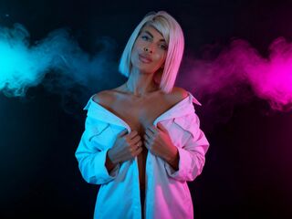 topless webcamgirl SalmaRoze