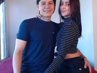 live couple cam AnnayRoony