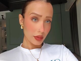 live webcam performer AdrianaRossetti