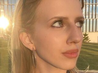 shaved pussy cam AishaSpringstead