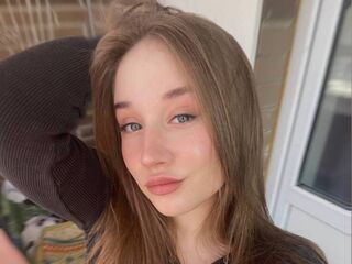 camwhore masturbating with vibrator AliceTrenton
