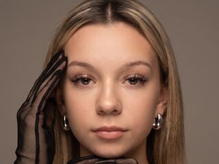 camgirl masturbating with dildo AmandaRandolph