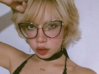 fingering camgirl AmelieMari