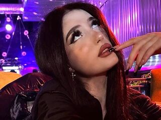 camwhore fingering shaved pussy AndreaMouth