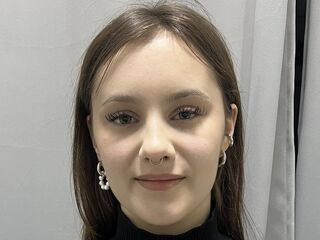 camgirl playing with vibrator BattyDrake