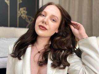 cam girl playing with sextoy BellaSwiger