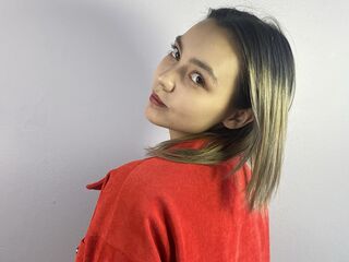 camgirl shaving pussy BellaWaves