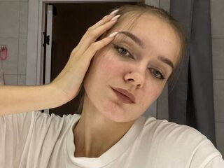 camgirl playing with vibrator CeciliaVanwinkle