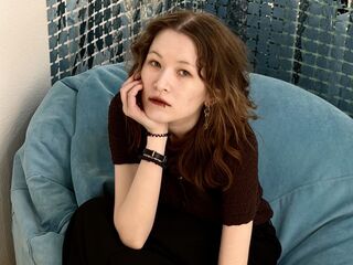 cam girl playing with vibrator ChereGoudge