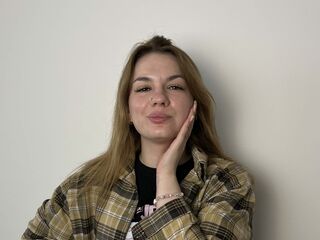 cam girl playing with dildo CherlyMarkes