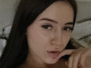 camwhore fingering shaved pussy ChloeBolwman