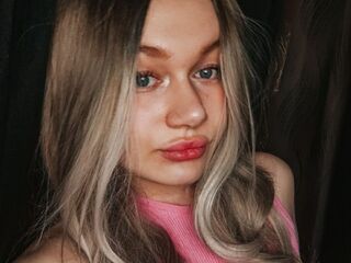 camwhore shaved pussy CirillaAkerman