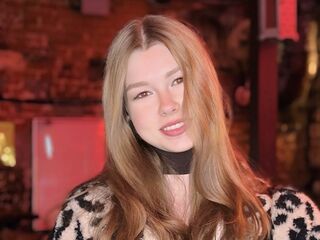 naughty cam girl fingering pussy DainaThroneberry