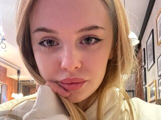 naughty camgirl fingering shaved pussy DevonaBradner