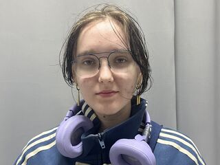 chat room webcam photo DoraDawson