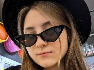 cam girl playing with sextoy EasterCaris