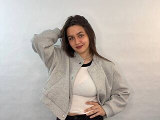 camgirl masturbating with dildo ElaraWhitmoren