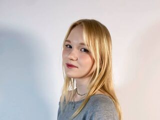 camslut showing pussy ElmaKinnunen