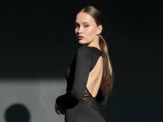 naked camgirl photo EmilyGiffin