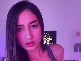 cam girl playing with dildo EvelynFontain