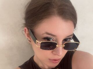 naked girl with webcam fingering pussy HeleneBrutger