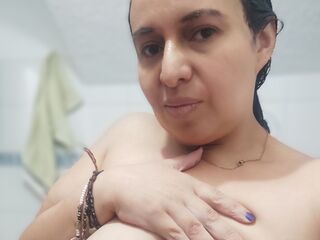 topless cam girl IbannaBely