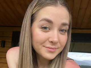 masturbating camgirl IlonaCabiness