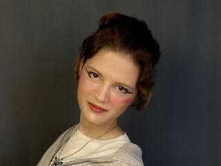 live webcam performer IrisKemp