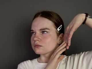 masturbating cam girl IsabelBrunjes