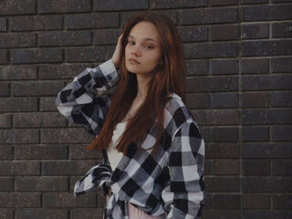 cam girl playing with vibrator KaiKiening