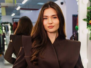 camgirl playing with vibrator KatieHarrise