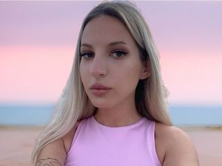 webcam bitch chatroom KiraLopes