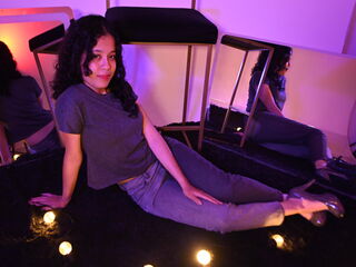 adult cam sex KyaraLux