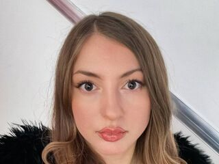 camwhore shaved pussy KyraKur