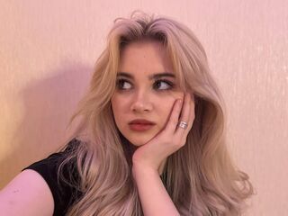 girl topless LatoyiaCanpos