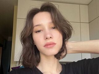 naughty camgirl masturbating with vibrator LavondaAlvizo