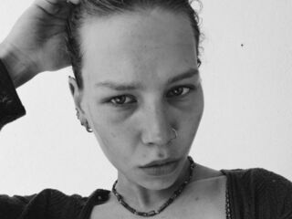 topless webcamgirl LeeanneYepes