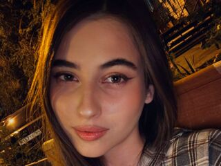 cam whore live LeiaFrost
