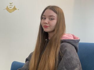 hot cam girl fingering shaved pussy LeraAbbatiello