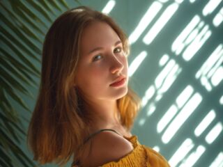 naked camgirl LucettaHarder