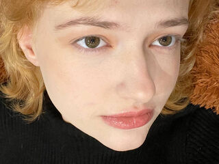 webcam strip tease show LunaBeans