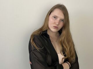 cam girl fingering pussy MadalineMosman