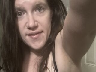 masturbating camgirl MadiBrown