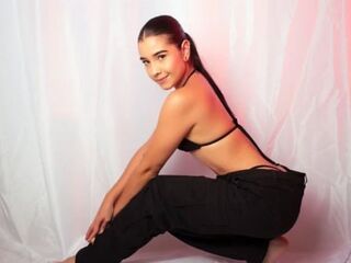 camgirl fingering shaved pussy MaiteCorven