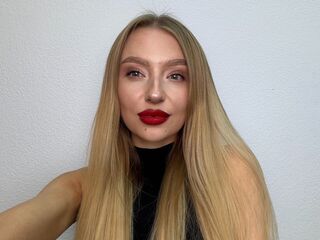 camgirl masturbating with vibrator MariaKross